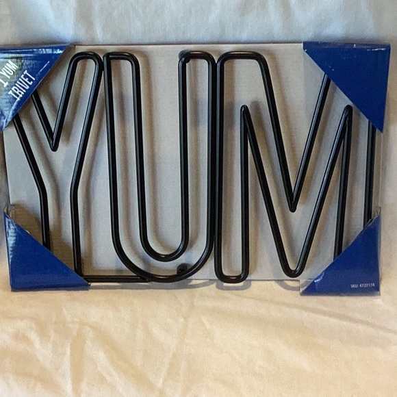 YUM kitchen trivet - Picture 1 of 4